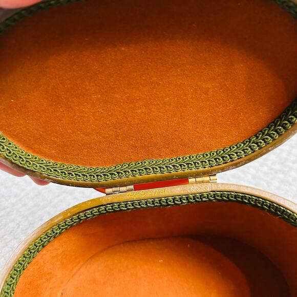 vintage mushroom green lucite top handle clasp round box purse MCM retro boho - Picture 9 of 9